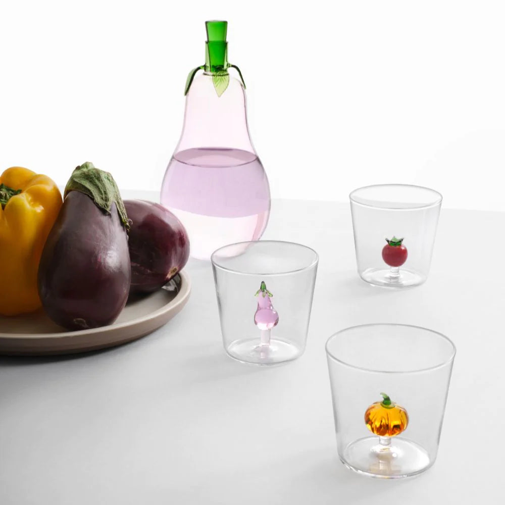 Vaso de cristal de diseño italiano, con figuras en el interior.