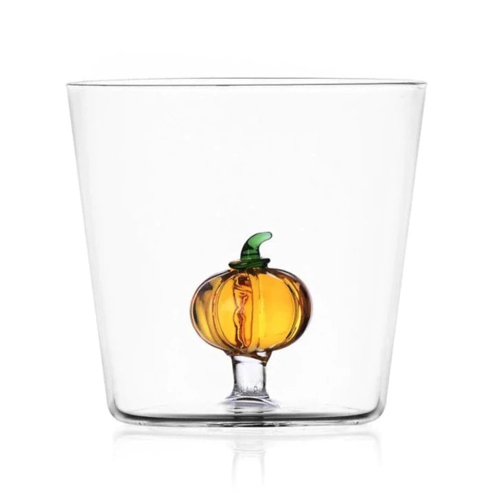 Vaso de cristal de diseño italiano, con figuras en el interior.
